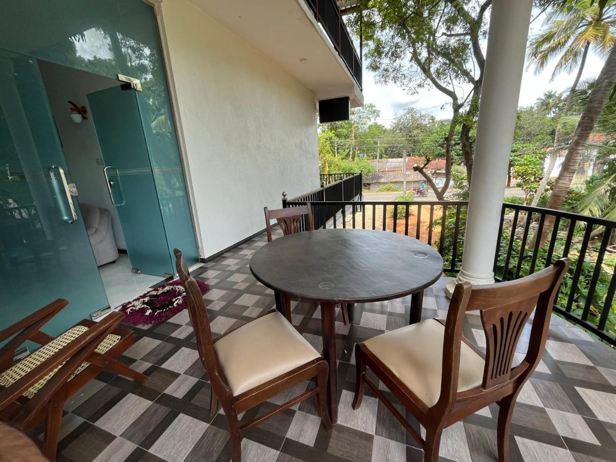 Jami River Side Hotel & Yala Safari Place Тиссамахарама Экстерьер фото